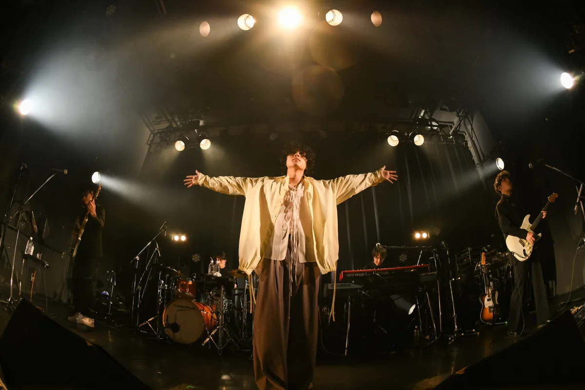 初ライブでこの完成度は怪物すぎる…争奪戦必至のOSHIKIKEIGO、伝説の始まりを目撃。アニメ『フェルマーの料理』主題歌から涙の弾き語りまで、感情揺さぶる圧巻のステージ