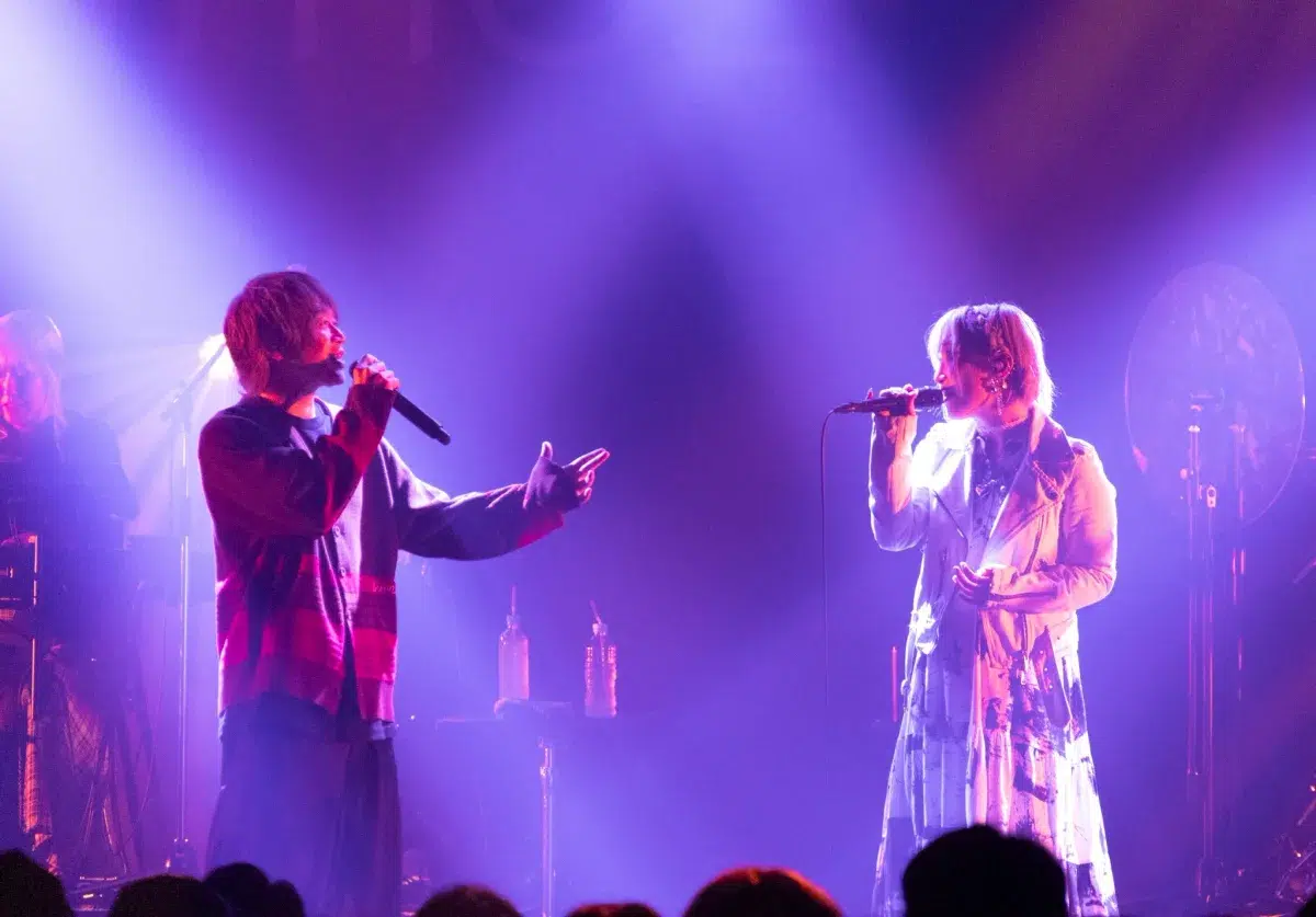 ReoNa、Aqua Timezとの特別公演 “Aqua Timez & ReoNa Special Live 2025『合流地点』”開催 ReoNaが歌う「決意の朝に」のライブ映像も公開