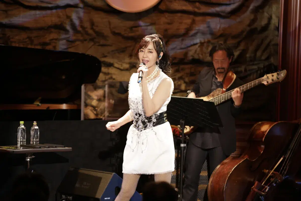 松本伊代＆早見優、奇跡のミニスカ共演！「センチメンタル・ジャーニー」「夏色のナンシー」神セトリに満員会場が熱狂。80年代アイドル最強コンビのライブレポ