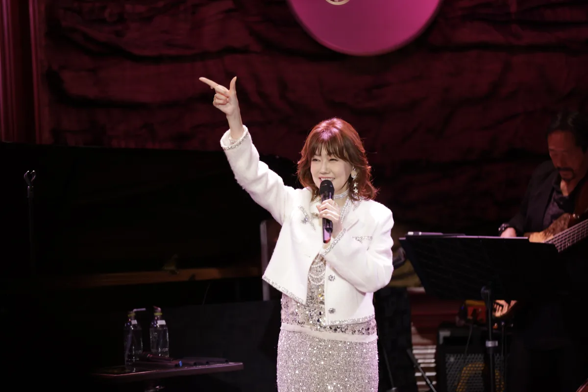 松本伊代＆早見優、奇跡のミニスカ共演！「センチメンタル・ジャーニー」「夏色のナンシー」神セトリに満員会場が熱狂。80年代アイドル最強コンビのライブレポ