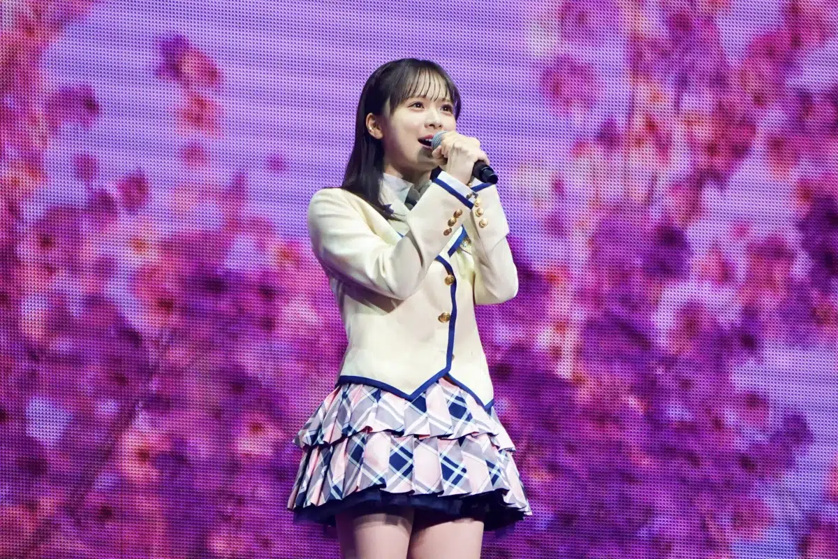 AKB48が国内・香港の6都市を廻った20周年ツアーを完走！松本伊代さんもサプライズ登場！ 歴代シングル曲を振り返る20曲ノンストップメドレーなど、全46曲を全速力で駆け抜けたツアーファイナル！