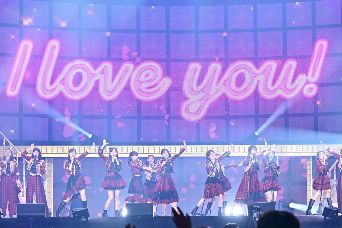 【伝説の一夜】AKB48 20周年記念コンサート千秋楽に前田敦子・大島優子らレジェンドOGが涙！ AKB48 67thシングル発売もサプライズ発表！初センターは4日に昇格したばかりの次世代エース・伊藤百花！