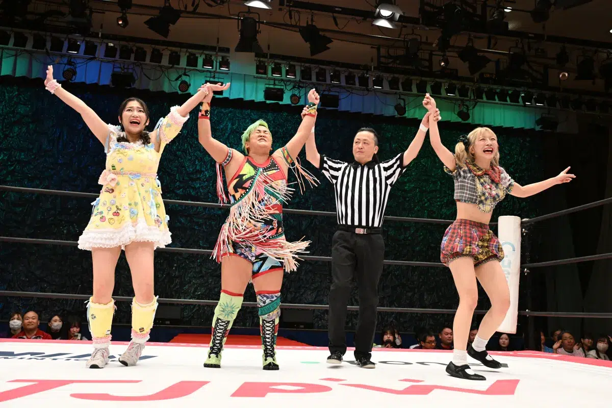 OCHA NORMA中山夏月姫、アイアンマンヘビーメタル級王座を獲得！ハロプロ×プロレスの歴史的瞬間を目撃。斉藤円香の美声リングアナ、窪田七海のキュルルンビームも炸裂！