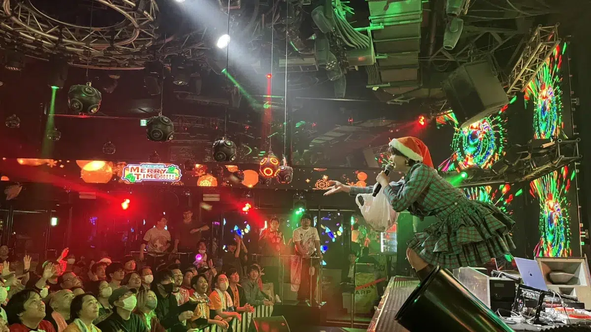 アニソン×クラブカルチャー『アニレヴ～MERRY TIME!!!!!～ 』がWARP SHINJUKUで開催！相良茉優＆山北早紀のサプライズ共演、小宮有紗、七海うららなど豪華DJ＆声優陣ら10組が熱狂のクリスマスパーティー