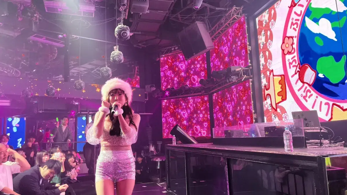 アニソン×クラブカルチャー『アニレヴ～MERRY TIME!!!!!～ 』がWARP SHINJUKUで開催！相良茉優＆山北早紀のサプライズ共演、小宮有紗、七海うららなど豪華DJ＆声優陣ら10組が熱狂のクリスマスパーティー