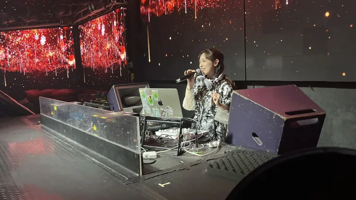 アニソン×クラブカルチャー『アニレヴ～MERRY TIME!!!!!～ 』がWARP SHINJUKUで開催！相良茉優＆山北早紀のサプライズ共演、小宮有紗、七海うららなど豪華DJ＆声優陣ら10組が熱狂のクリスマスパーティー