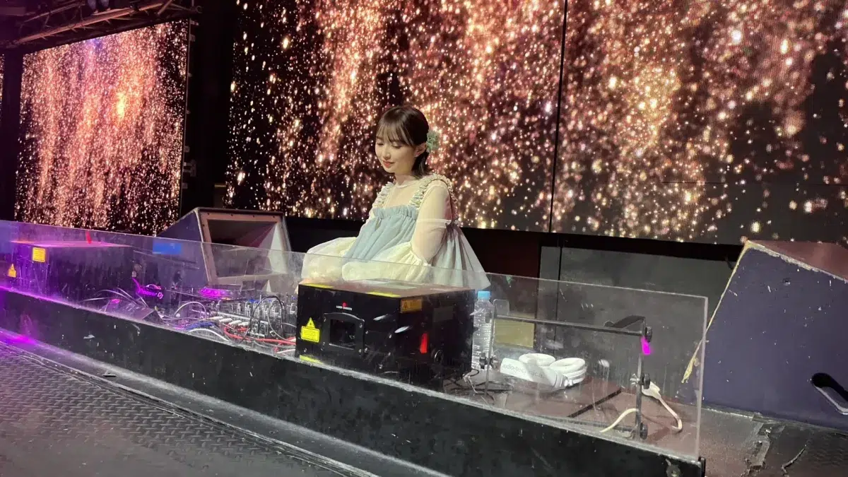 アニソン×クラブカルチャー『アニレヴ～MERRY TIME!!!!!～ 』がWARP SHINJUKUで開催！相良茉優＆山北早紀のサプライズ共演、小宮有紗、七海うららなど豪華DJ＆声優陣ら10組が熱狂のクリスマスパーティー