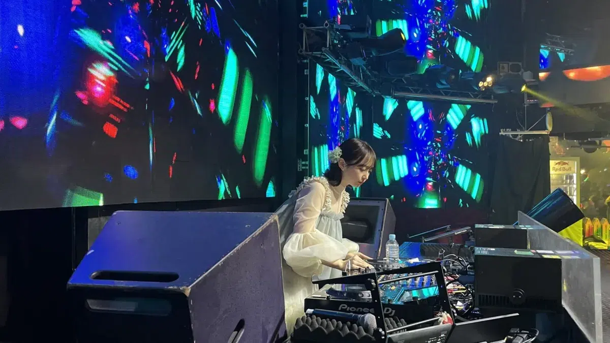 アニソン×クラブカルチャー『アニレヴ～MERRY TIME!!!!!～ 』がWARP SHINJUKUで開催！相良茉優＆山北早紀のサプライズ共演、小宮有紗、七海うららなど豪華DJ＆声優陣ら10組が熱狂のクリスマスパーティー