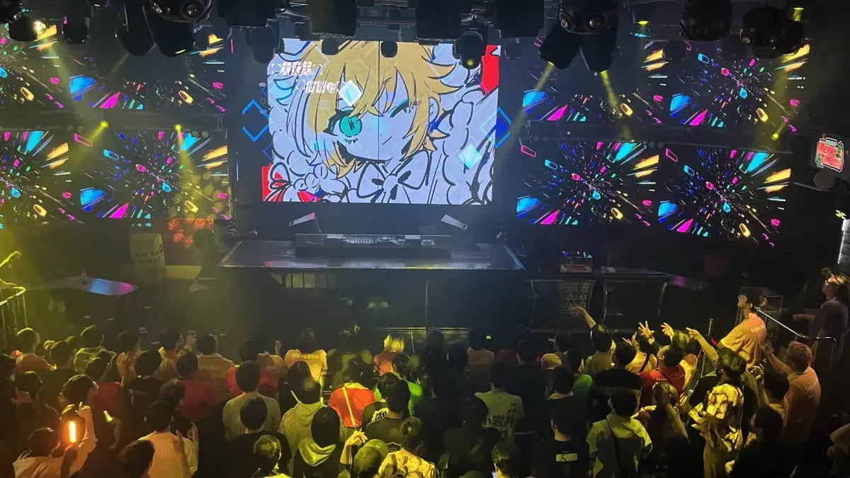 アニソン×クラブカルチャー『アニレヴ～MERRY TIME!!!!!～ 』がWARP SHINJUKUで開催！相良茉優＆山北早紀のサプライズ共演、小宮有紗、七海うららなど豪華DJ＆声優陣ら10組が熱狂のクリスマスパーティー