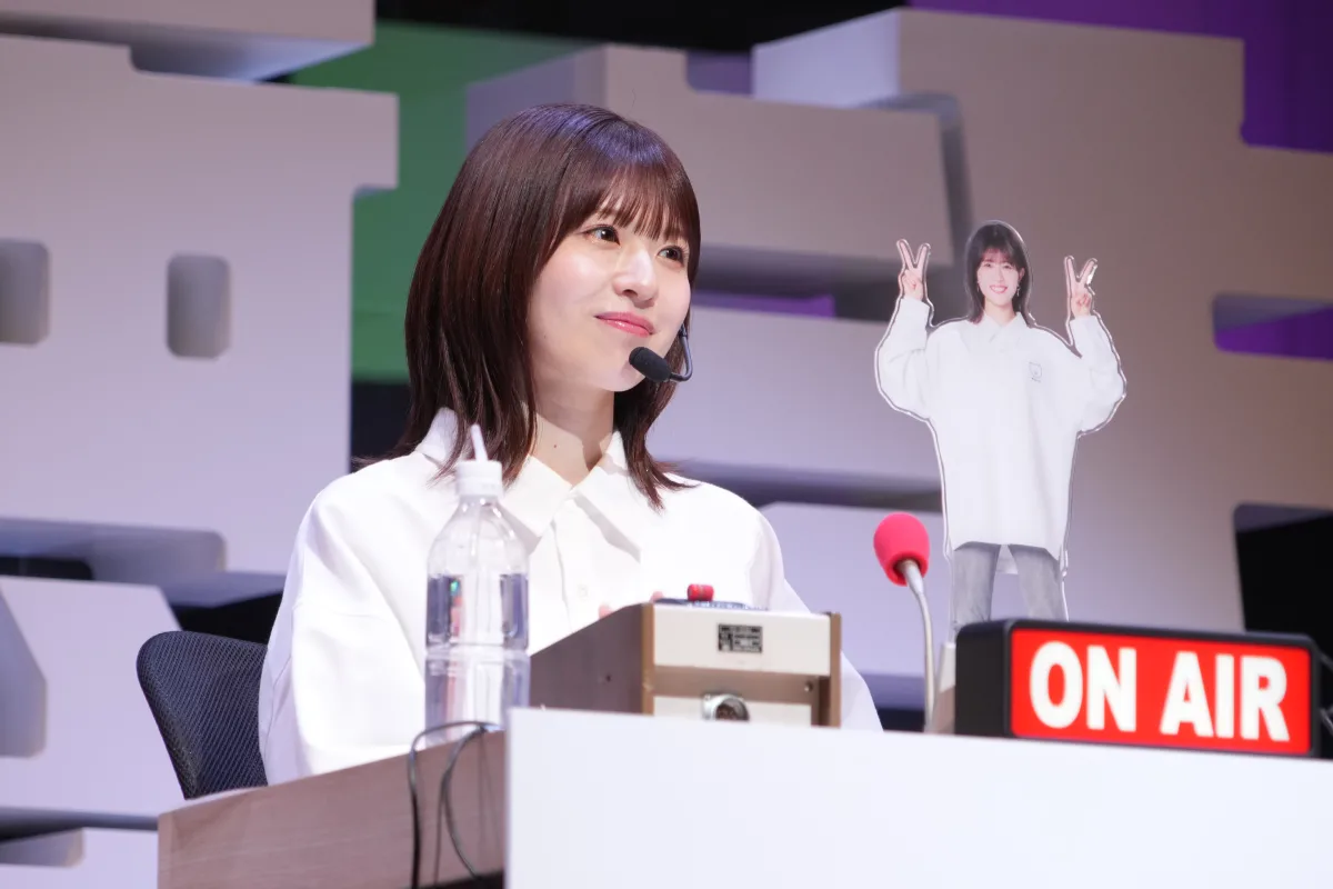 ステージにベッド!?🛌赤ジャージ姿の松田好花が『好花deNight』初披露でパシフィコ横浜が大熱狂!🤣 ラジオ愛全開の伝説の一夜を振り返る📻 11 ステージにベッド!?🛌赤ジャージ姿の松田好花が『好花deNight』初披露でパシフィコ横浜が大熱狂!🤣 ラジオ愛全開の伝説の一夜を振り返る📻