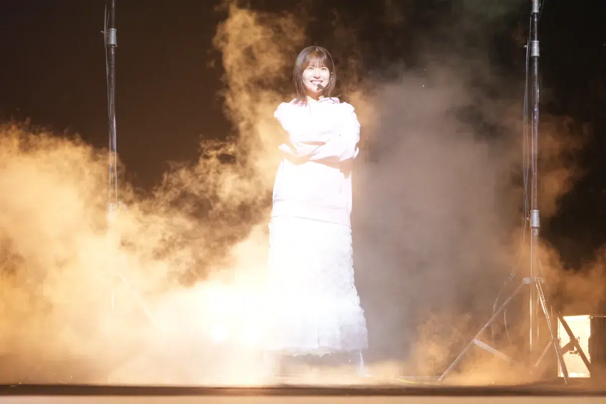 ステージにベッド!?🛌赤ジャージ姿の松田好花が『好花deNight』初披露でパシフィコ横浜が大熱狂!🤣 ラジオ愛全開の伝説の一夜を振り返る📻 2 ステージにベッド!?🛌赤ジャージ姿の松田好花が『好花deNight』初披露でパシフィコ横浜が大熱狂!🤣 ラジオ愛全開の伝説の一夜を振り返る📻