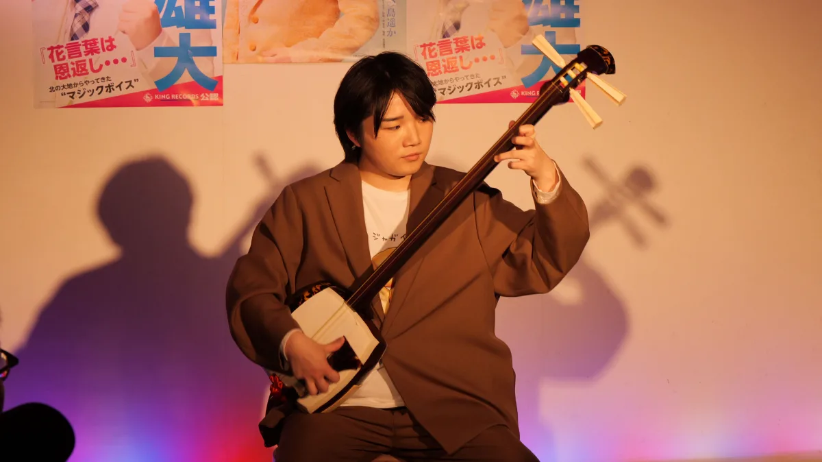 小山雄大、初のファンクラブミーティングを開催!! 全7曲熱唱！新作のマジックも披露！