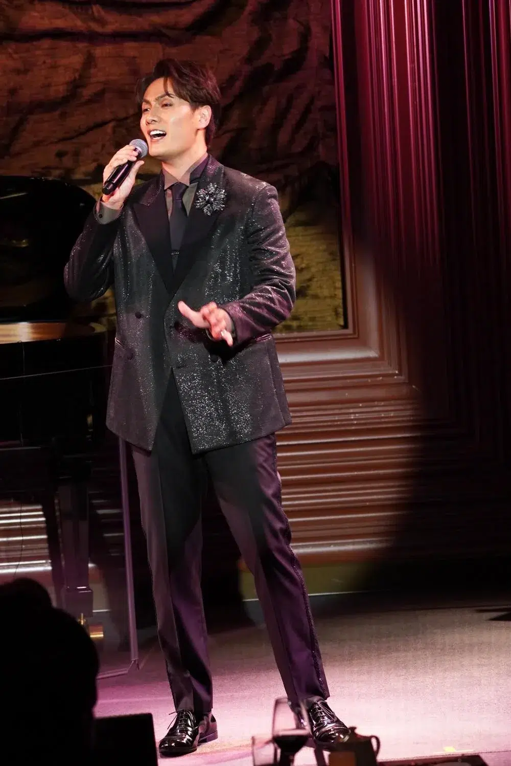 加藤和樹、COTTON CLUB で2025年を締めくくるライブを開催、"GIG" Tour 2026 の日程も決定! 5 加藤和樹、COTTON CLUB で2025年を締めくくるライブを開催、"GIG" Tour 2026 の日程も決定!