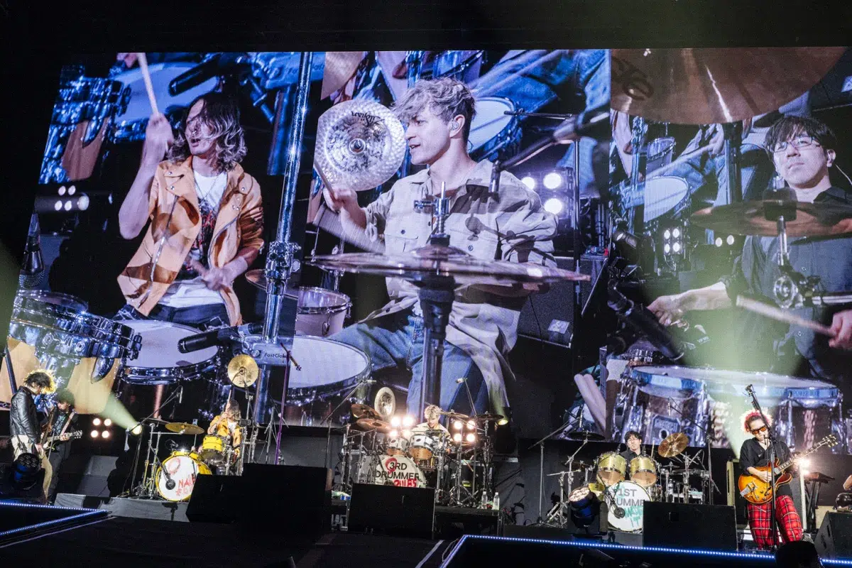 [Alexandros] 歴代ドラマーが集結！デビュー15周年記念ライブ“15th Anniversary VIP PARTY '25” 12月14日（日）公演レポート 川上「最高のファンを持ちました。ファンっていうのが変な気がします。友達以上の存在。これから新たな15年を刻んでいきます！　おじいちゃんになってもヤングでいきましょう！」