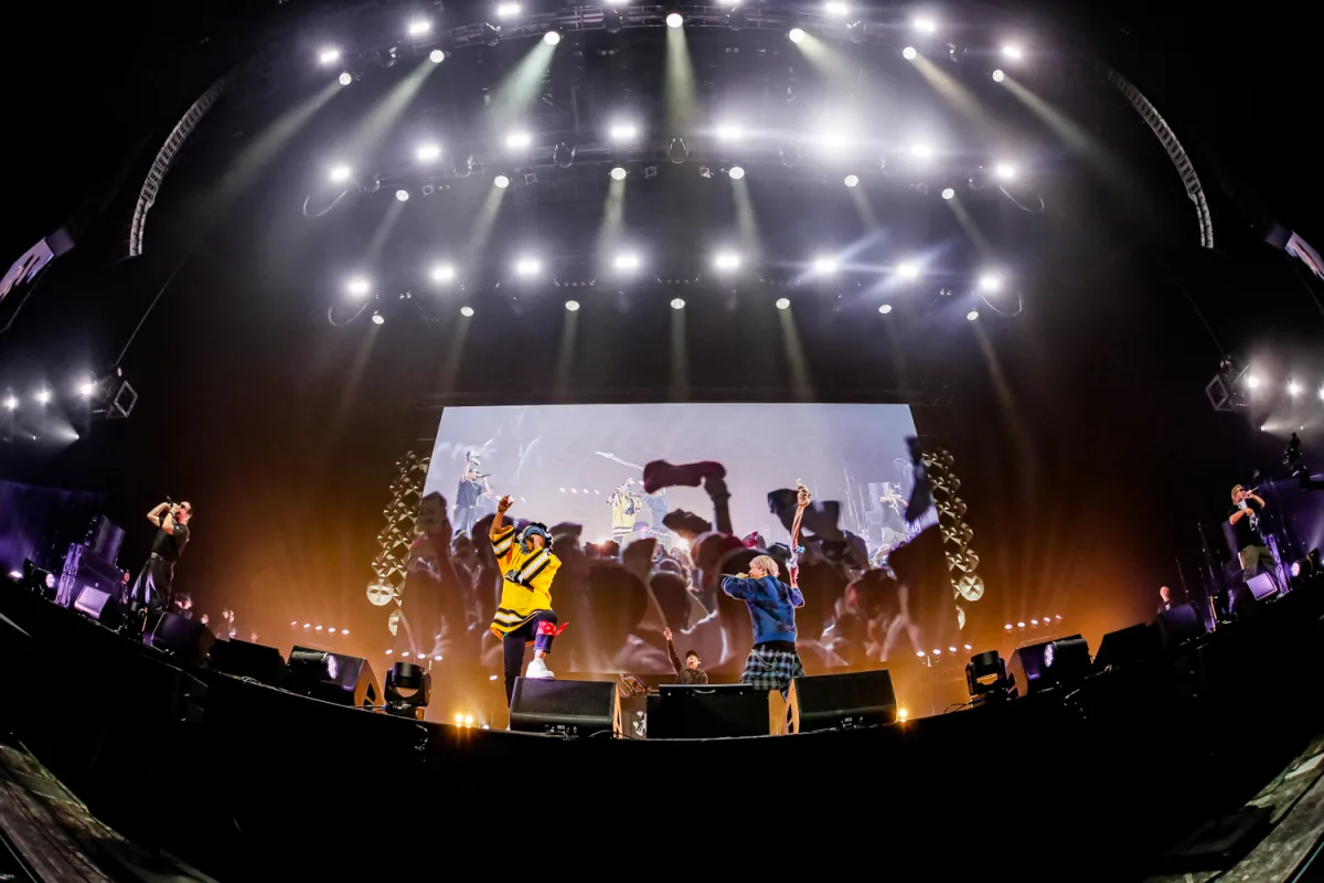 異色のアーティスト達がジャンルの垣根をこえ一夜限りの共演！――イベント「狂宴」ライブレポート ケツメイシ・湘南乃風・新しい学校のリーダーズ・FRUTS ZIPPER４組出演のライブに約２万人が熱狂！