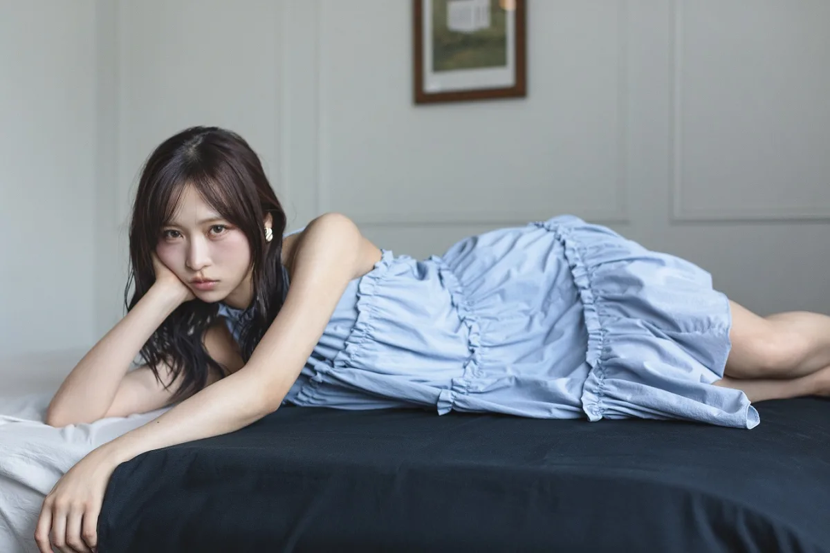 女子必見！AKB48小栗有以の私服＆愛用スキンケアを全公開。「AB型の左利き」が詰まった一冊がエモすぎる