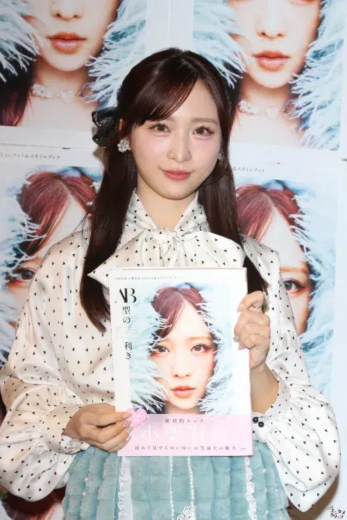 女子必見！AKB48小栗有以の私服＆愛用スキンケアを全公開。「AB型の左利き」が詰まった一冊がエモすぎる