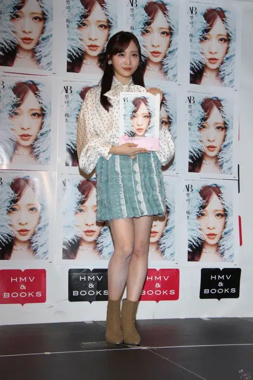 女子必見！AKB48小栗有以の私服＆愛用スキンケアを全公開。「AB型の左利き」が詰まった一冊がエモすぎる
