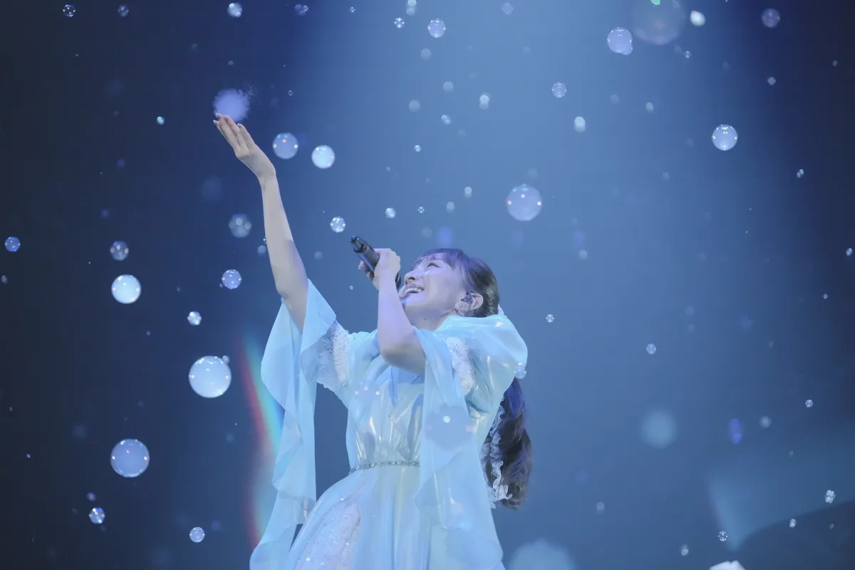 ももクロが冬恒例のワンマンライブ『ももいろクリスマス』を開催。15回目となる今回のテーマは“宇宙旅行”。王道と定番を押さえつつも、AIを活用した演出を加えるなど新たなクリスマスライブに！