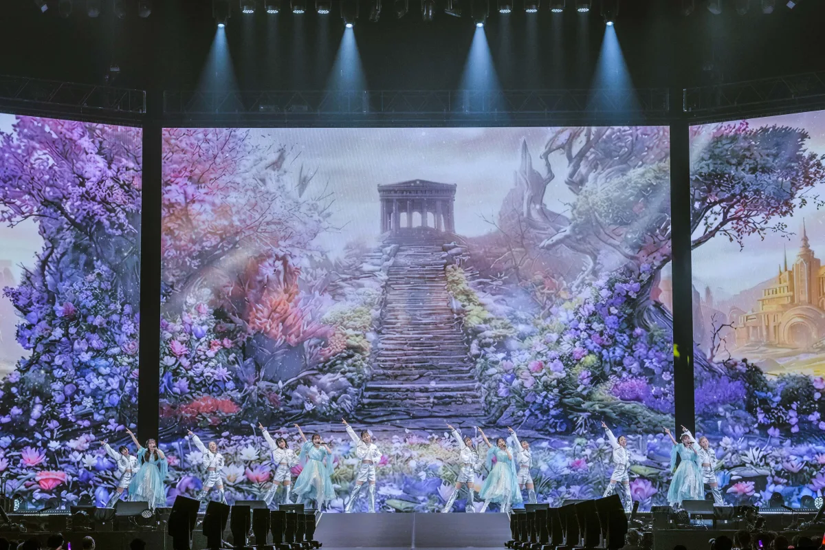 ももクロが冬恒例のワンマンライブ『ももいろクリスマス』を開催。15回目となる今回のテーマは“宇宙旅行”。王道と定番を押さえつつも、AIを活用した演出を加えるなど新たなクリスマスライブに！