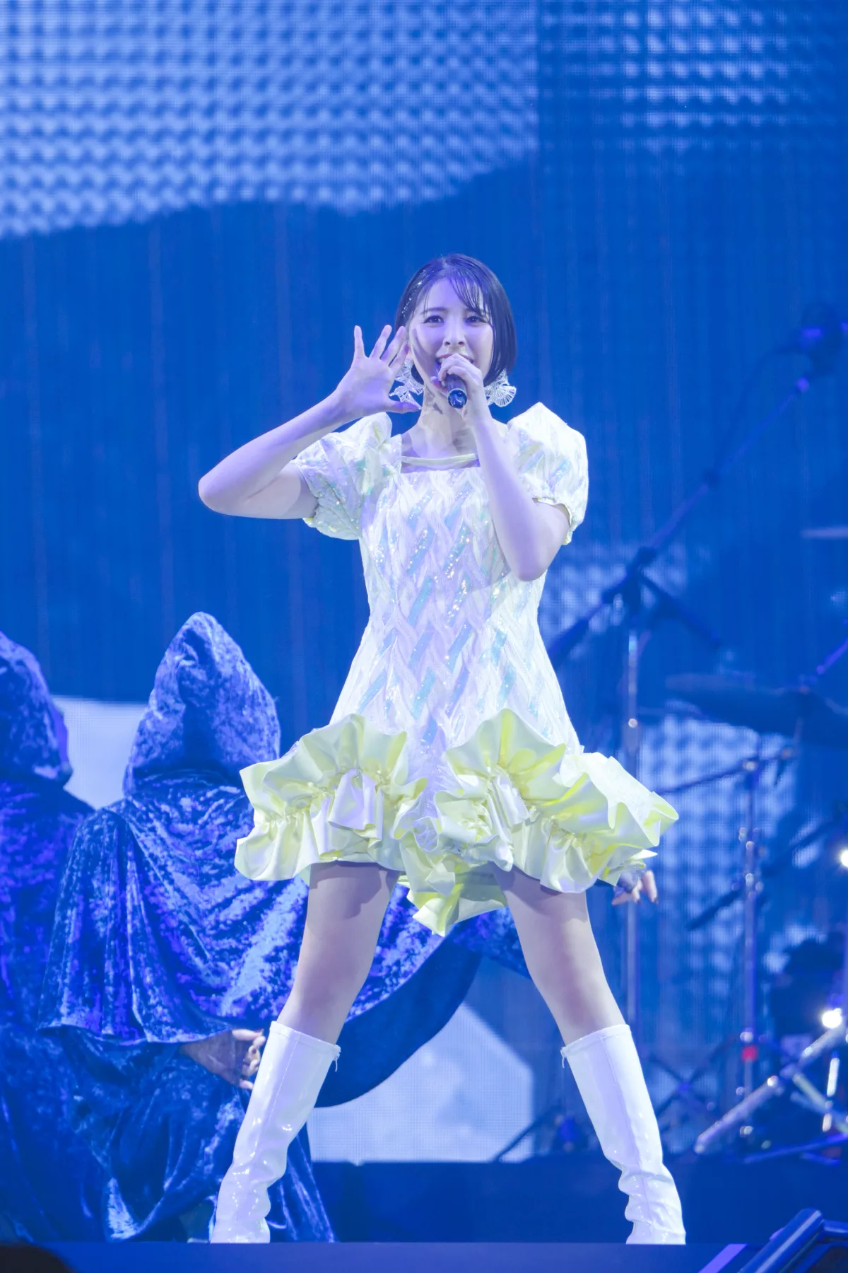 ももクロが冬恒例のワンマンライブ『ももいろクリスマス』を開催。15回目となる今回のテーマは“宇宙旅行”。王道と定番を押さえつつも、AIを活用した演出を加えるなど新たなクリスマスライブに！