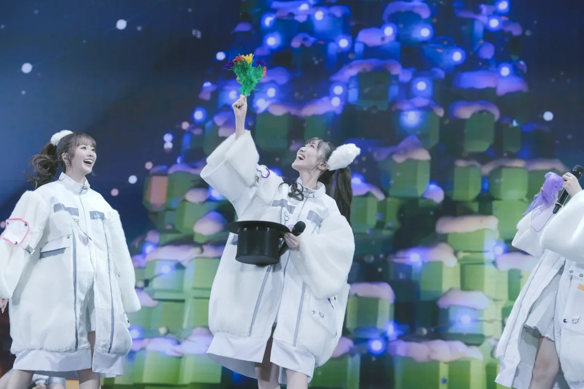 ももクロが冬恒例のワンマンライブ『ももいろクリスマス』を開催。15回目となる今回のテーマは“宇宙旅行”。王道と定番を押さえつつも、AIを活用した演出を加えるなど新たなクリスマスライブに！