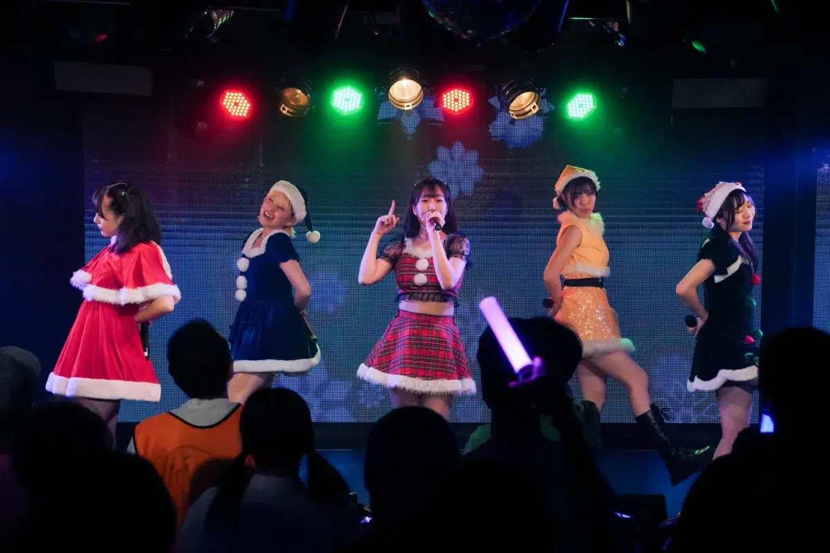 アプガ2、新体制初のXmas単独で新曲「好きバレっぴ」解禁！可愛さ全開のポップチューンに観客悶絶😍Zeppワンマン直前、7人の結束が最高潮へ！12/29はZepp DiverCityに集合だ🔥