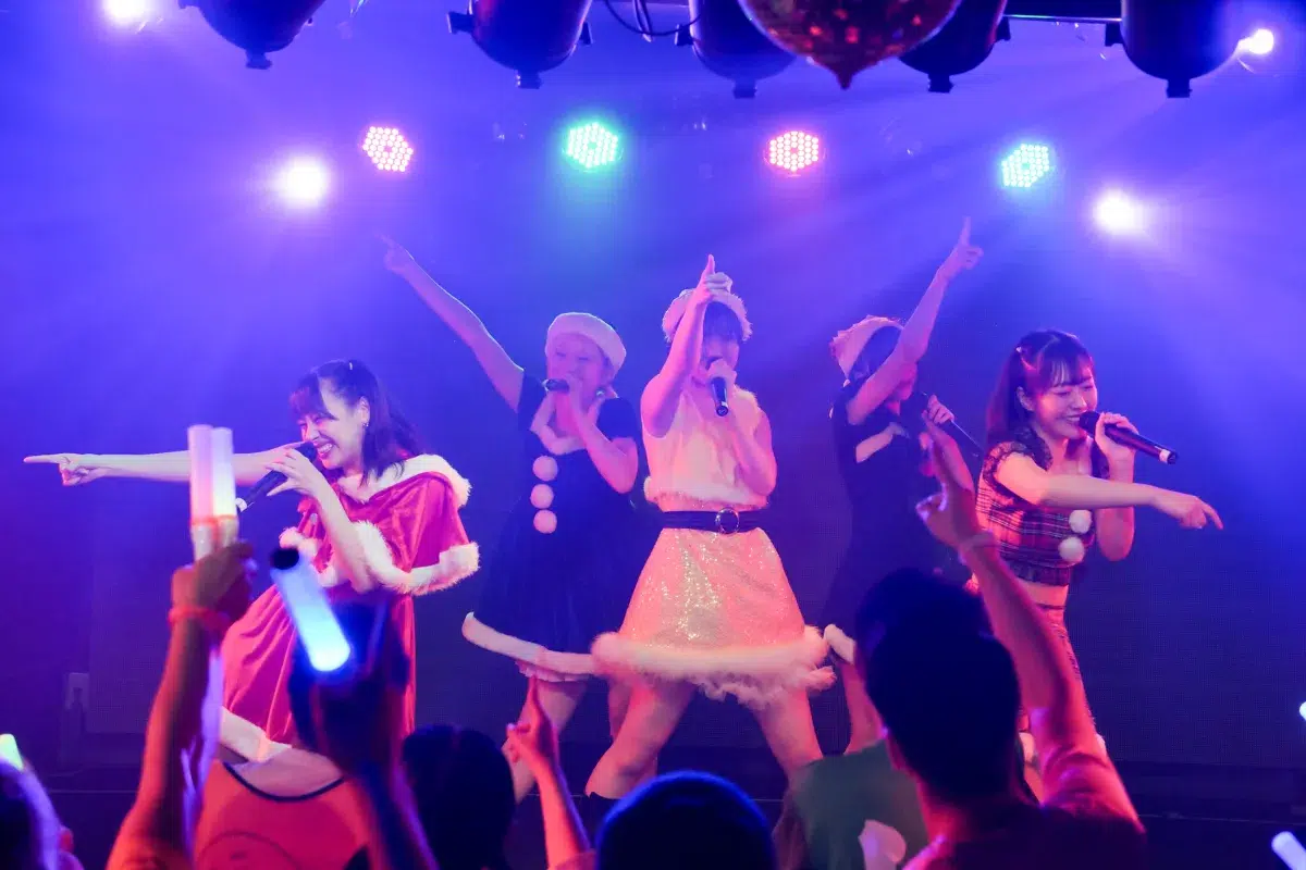 アプガ2、新体制初のXmas単独で新曲「好きバレっぴ」解禁！可愛さ全開のポップチューンに観客悶絶😍Zeppワンマン直前、7人の結束が最高潮へ！12/29はZepp DiverCityに集合だ🔥