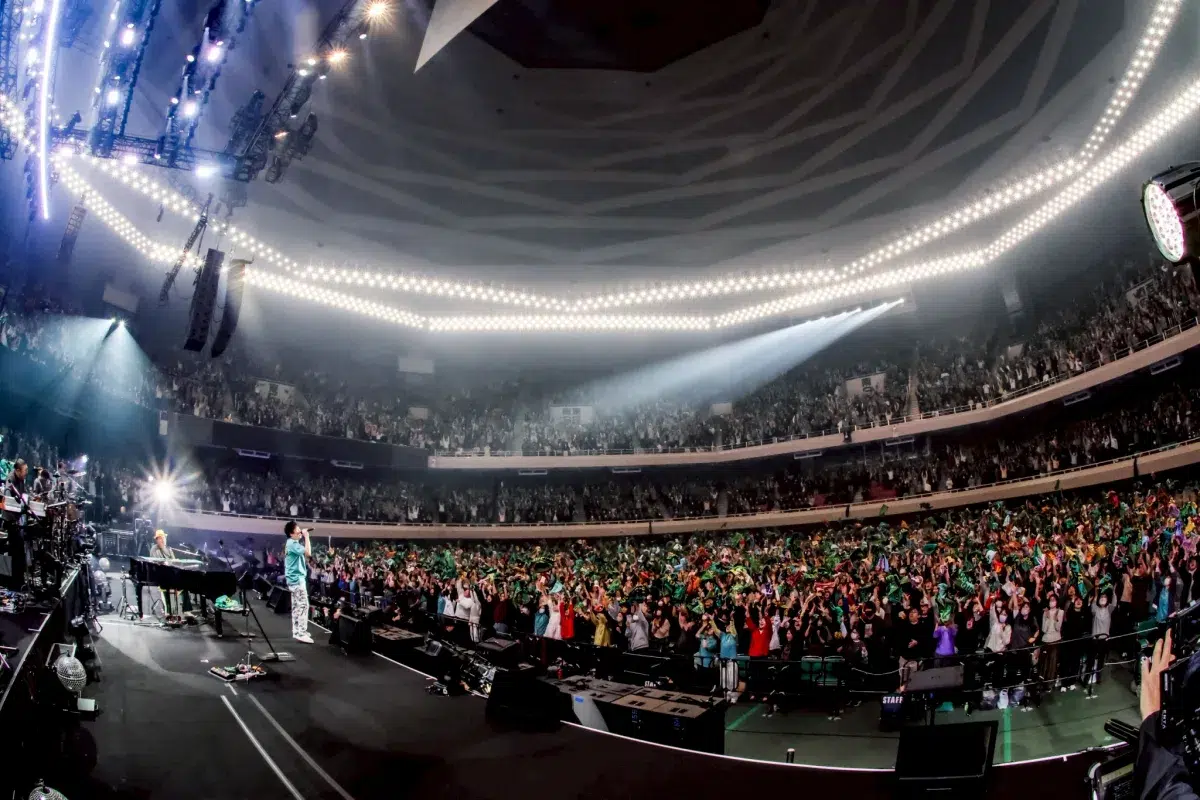 【スキマスイッチ】スキマスイッチと1万人による恒例!日本武道館での“大忘年会”今年を締めくくる騒ぎのなかにもしっかりと来年への布石も感じられた、見どころ満載のライブの模様をレポート! 6 【スキマスイッチ】スキマスイッチと1万人による恒例!日本武道館での“大忘年会”今年を締めくくる騒ぎのなかにもしっかりと来年への布石も感じられた、見どころ満載のライブの模様をレポート!