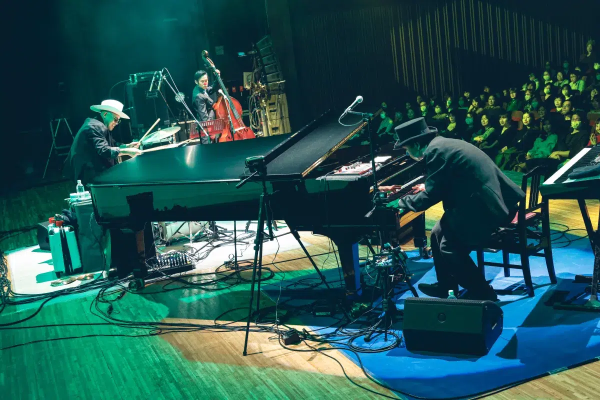 H ZETTRIO、年末の渋谷をクリスマス色に染める 祝祭ムードに包まれたライブ大盛況、2026年〈こどもの日10周年SP〉開催決定！