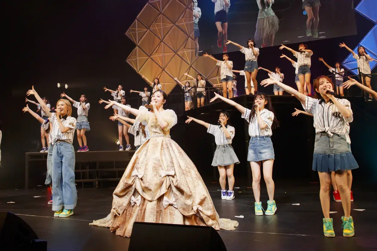 「NMB48は人生です」川上千尋、13年の集大成。山本彩から受け継いだ“金のマイク”を後輩へ託す瞬間がエモすぎる。渋谷凪咲との最後の同期ハグに全ファンが涙腺崩壊✨💐
