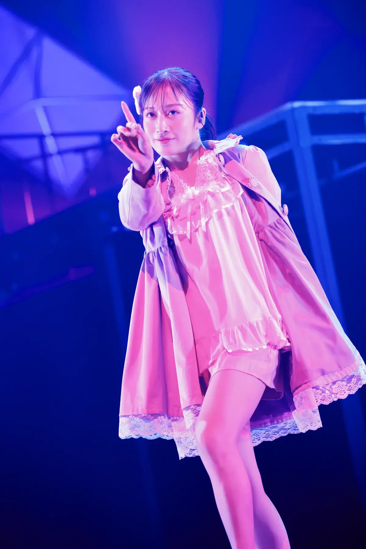 「NMB48は人生です」川上千尋、13年の集大成。山本彩から受け継いだ“金のマイク”を後輩へ託す瞬間がエモすぎる。渋谷凪咲との最後の同期ハグに全ファンが涙腺崩壊✨💐