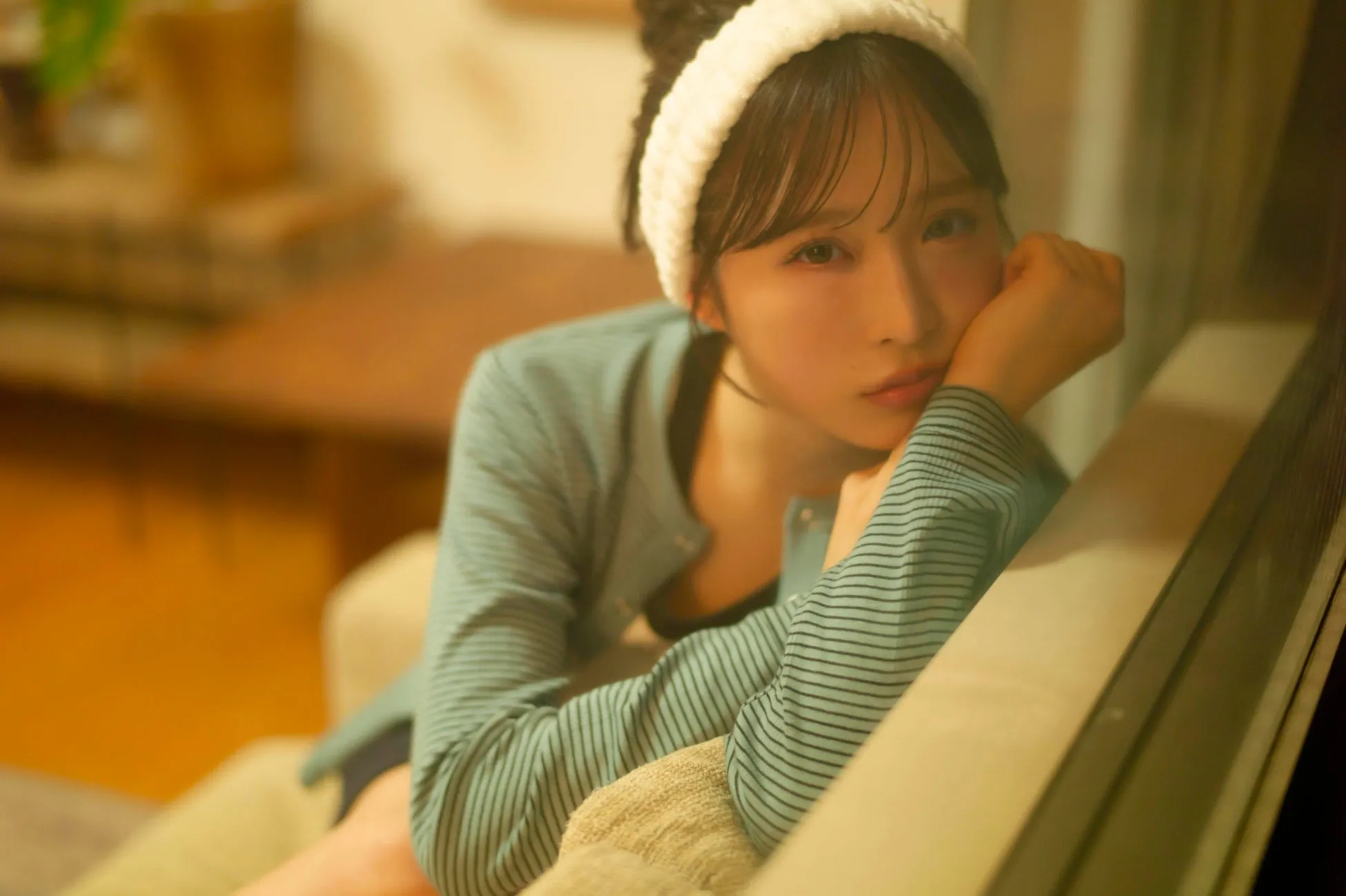 AKB48小栗有以、飾らない素顔を初公開！2026年カレンダーで本人