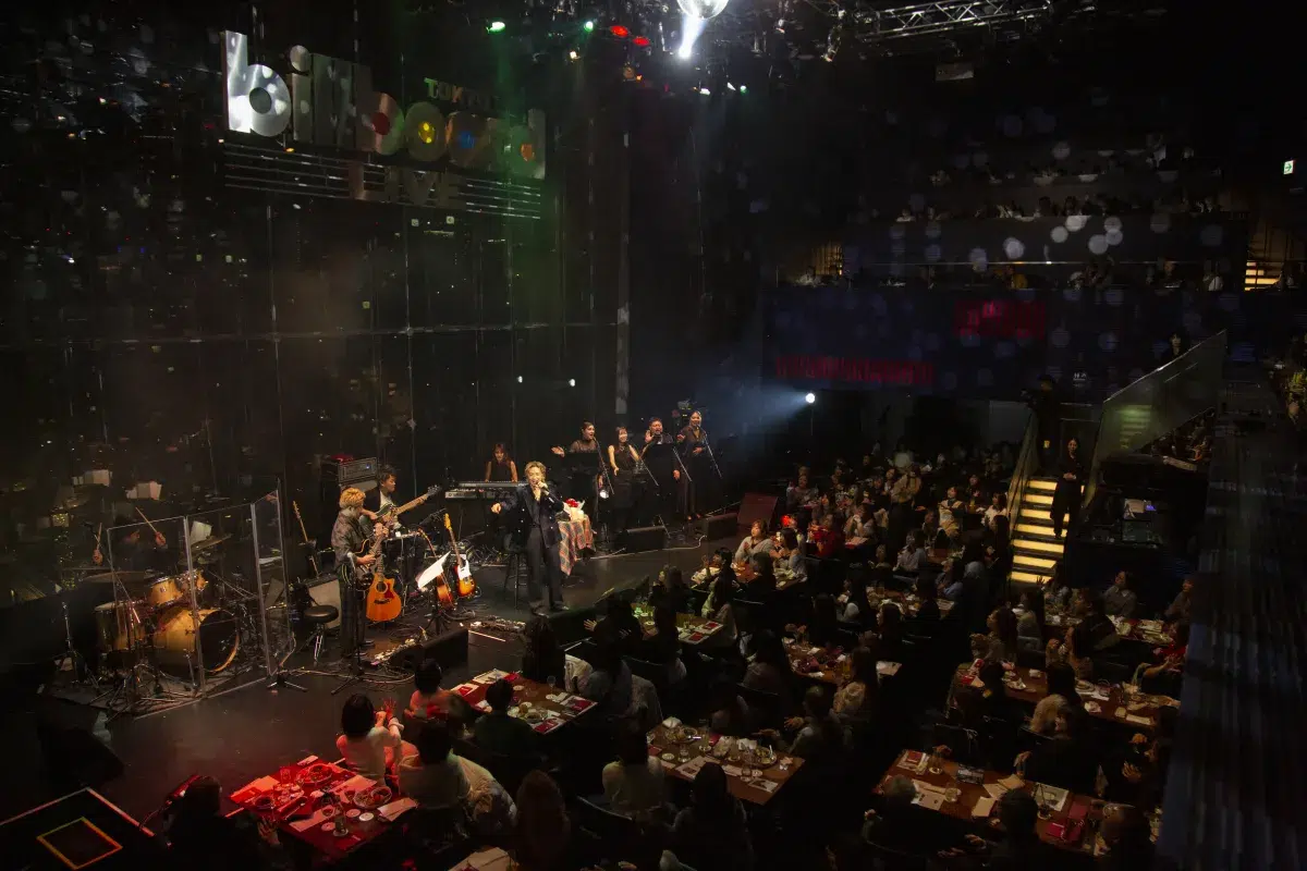 【数原龍友】2023年より開催しているビルボードでのソロ公演『KAZ Billboard Live 2025-2026 "Sweet Dreams"』東京公演を自身の誕生日である12/28に開催！片寄涼太も駆けつけ、数原の誕生日をお祝い！！