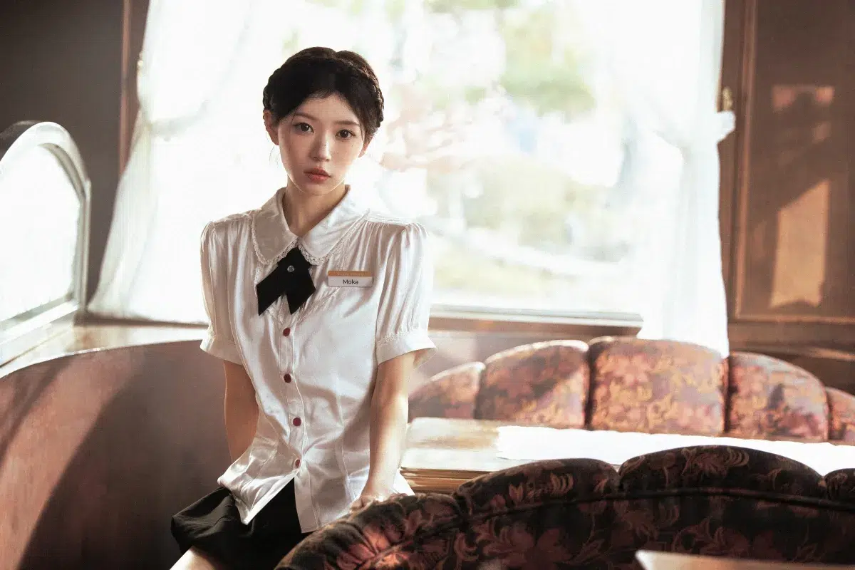 ILLIT、Japan 2nd Digital Single 'Sunday Morning' コンセプトフォト公開！洗練されたレトロモダンな雰囲気のビジュアルを披露