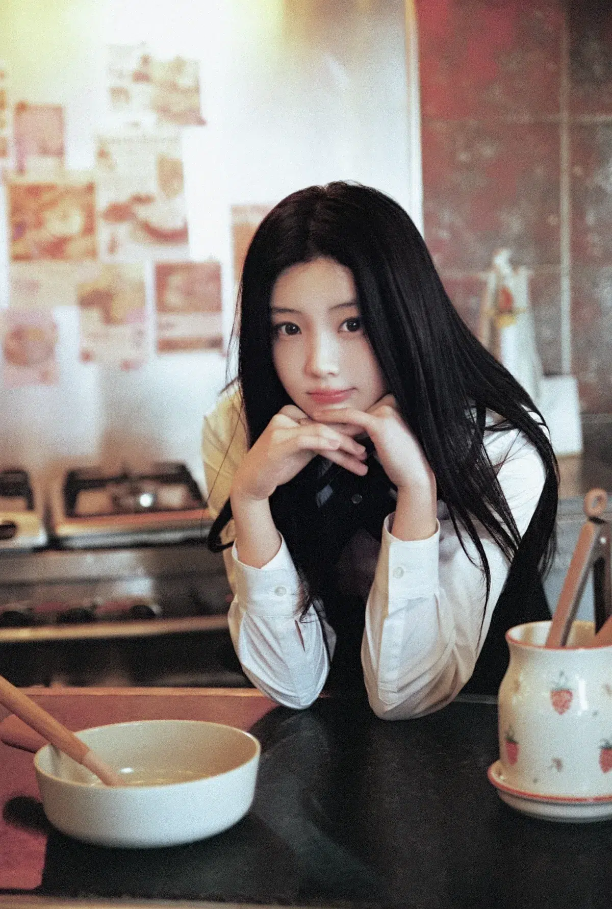 ILLIT、Japan 2nd Digital Single 'Sunday Morning' コンセプトフォト公開！洗練されたレトロモダンな雰囲気のビジュアルを披露