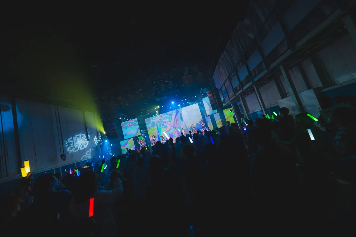 テラテラ 年末スペシャルライブ 2025 2026年の飛躍を誓う新曲『ストロボアイズ』、『ひまわり讃歌』を初披露！