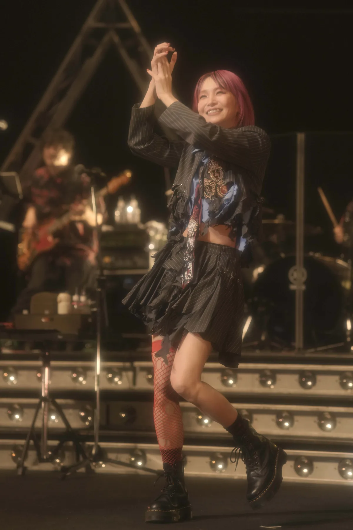 LiSA 約2年ぶりの全国ホールツアー、全18公演を完走し約4万人を動員!&東京公演のライブ写真が初解禁!!&26年4月から15周年イヤーに突入!! 4 LiSA 約2年ぶりの全国ホールツアー、全18公演を完走し約4万人を動員!&東京公演のライブ写真が初解禁!!&26年4月から15周年イヤーに突入!!