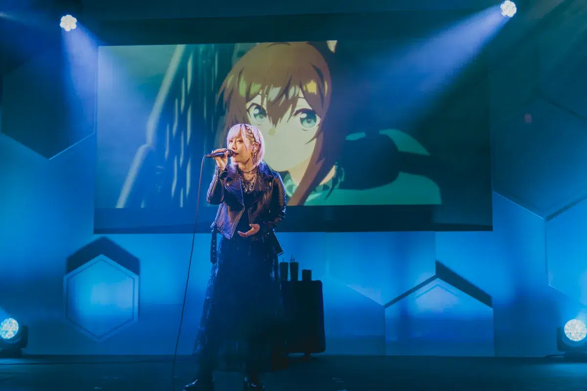 ReoNa、『アークナイツ 6th Anniversary Fes. 「Continuum」』で、アニメ「アークナイツ」関連楽曲を全曲披露！