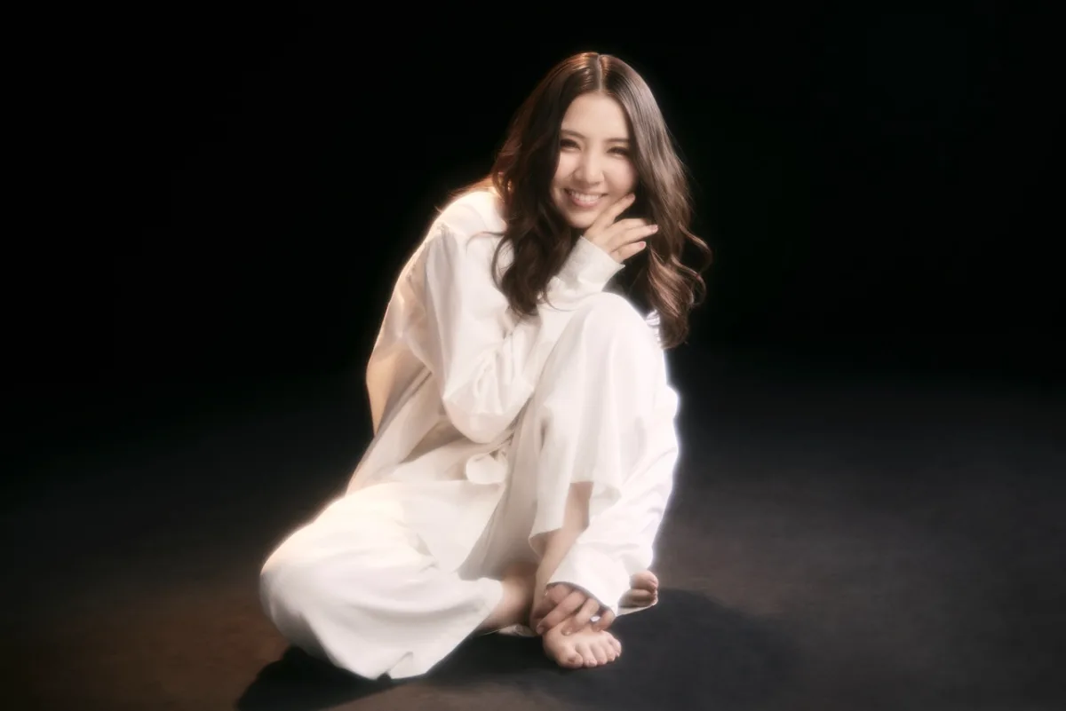 阿部真央の新曲「Ding-dong」がオープニング主題歌をつとめるTVアニメ『透明男と人間女〜そのうち夫婦になるふたり〜』のノンクレジットオープニング映像公開！1月18日にレギュラーラジオでフルサイズ初オンエアも決定