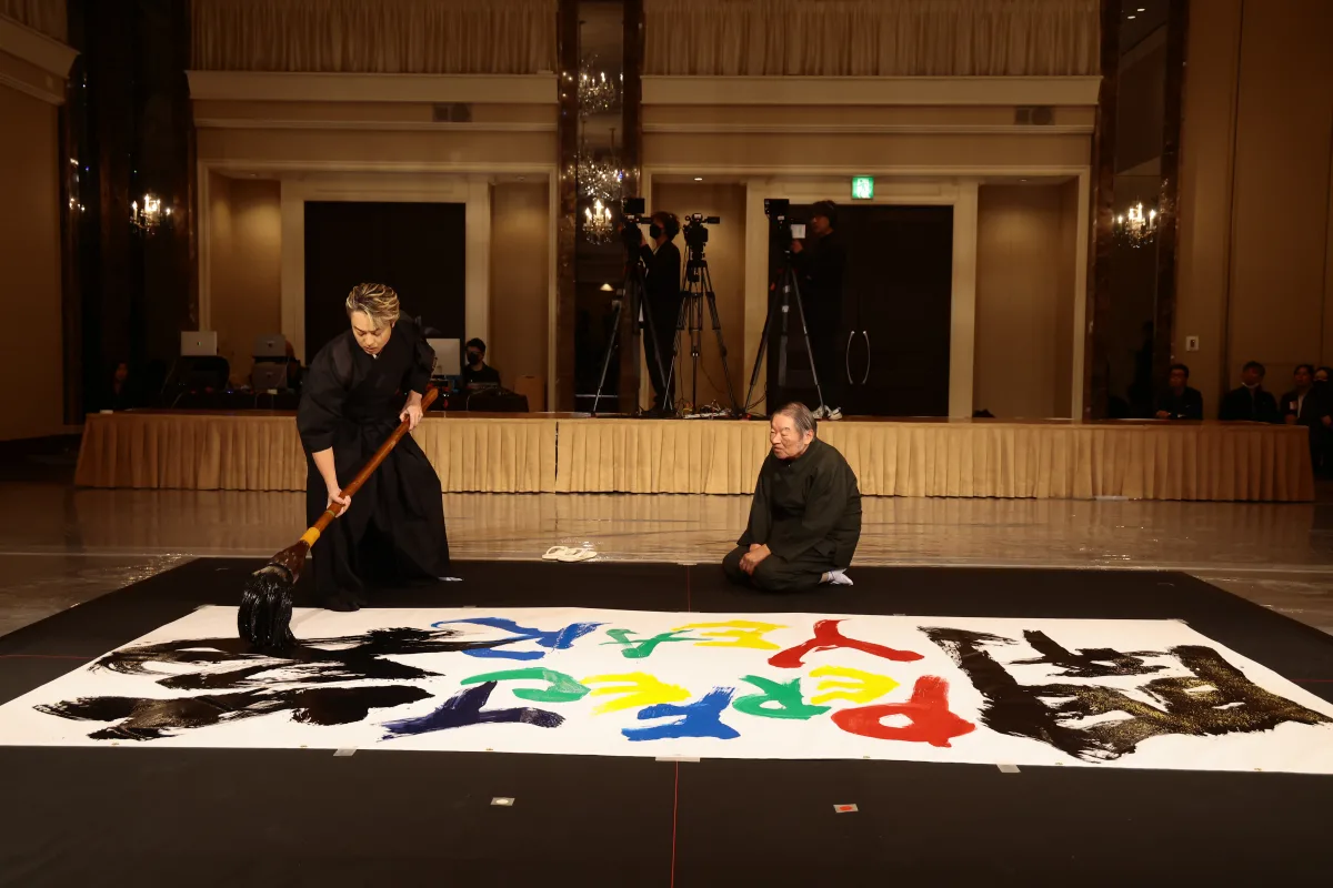 【LDH】6年に一度の“祭り”「LDH PERFECT YEAR 2026」遂に開幕！! EXILE TAKAHIRO×SYOINGアーティスト・吉川壽一氏 4m×2mの巨大な書を共作し開幕を高らかに宣言！総勢18名のLDH アーティストが出席し意気込みを語る！