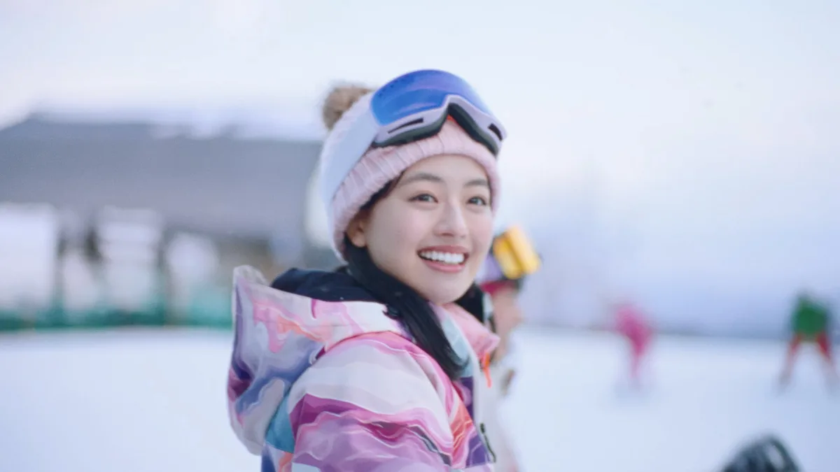 【JR SKISKI】上坂樹里が人生初のスキーに挑戦！新CM「ゲレンデ篇」本日放送開始、リアルな“初体験”の表情に注目