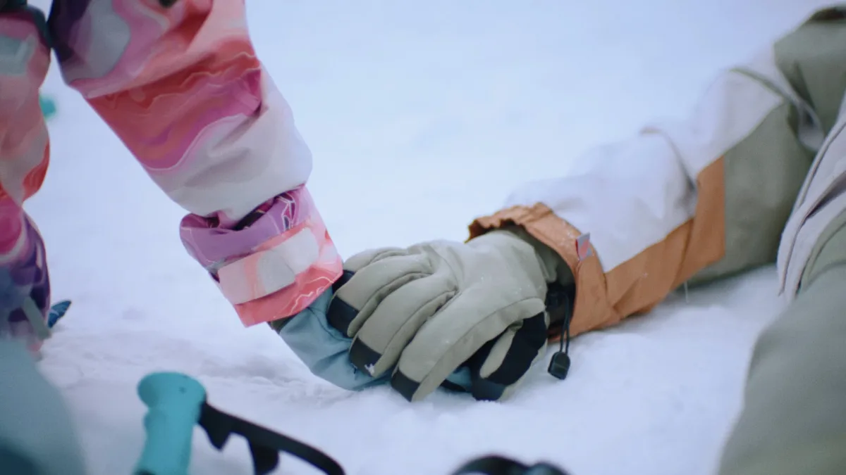 【JR SKISKI】上坂樹里が人生初のスキーに挑戦！新CM「ゲレンデ篇」本日放送開始、リアルな“初体験”の表情に注目