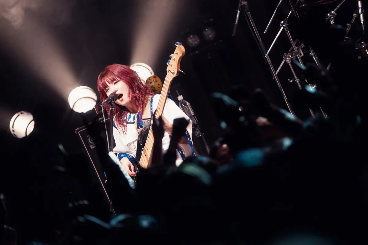 3人組ガールズロックバンドTRiDENT 全国ツアー「BLUE DAWN TOUR 25-26」ファイナル渋谷WWWX公演で500人が熱狂！ 全16曲で“黎明”を刻み、次章へ向けた無料ライブ開催を発表