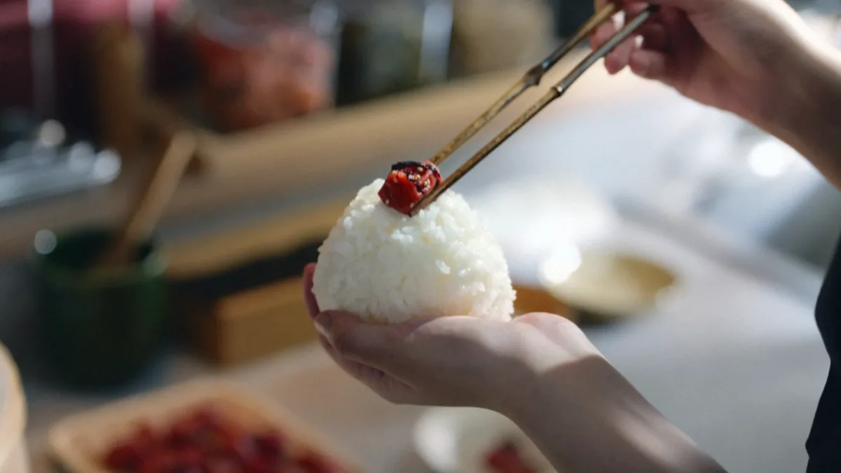 【2/2〜】おにぎり購入で「綾鷹」1本無料！東京・大手町に「おにぎり食堂 綾鷹屋」が期間限定オープン