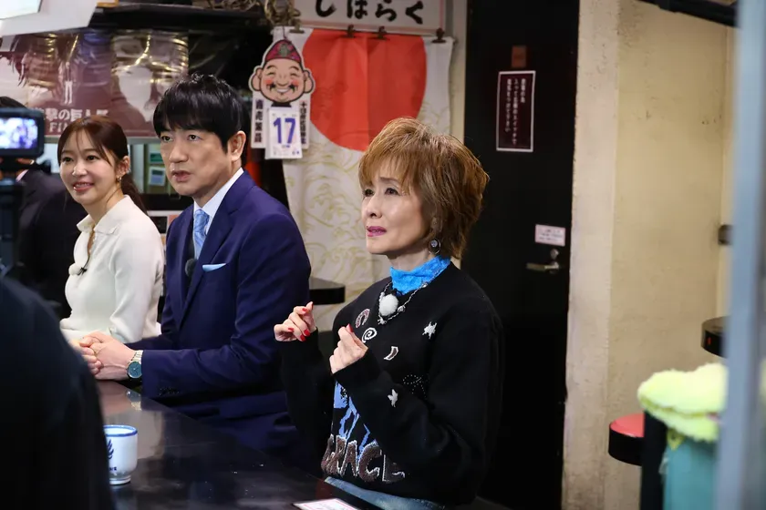 思い出の地を訪れる小柳ルミ子さん