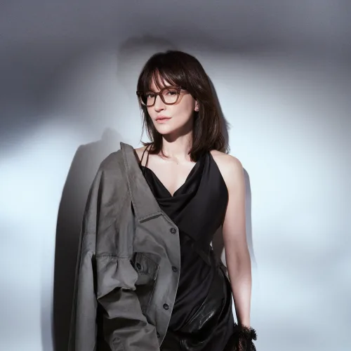 アンジェラ・アキ New Album 「SHADOW WORK」を携え、待望の全国ツアー「Angela Aki Tour 2026 SHADOW WORK」全国30都市、31公演開催決定！！