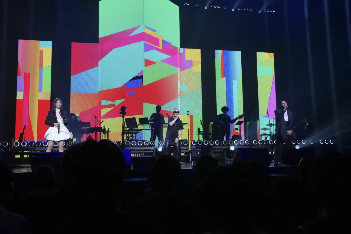 m-flo、25周年記念公演で見せた唯一無二のスタイル。豪華なフィーチャリングに7,000人が歓喜 63 m-flo、25周年記念公演で見せた唯一無二のスタイル。豪華なフィーチャリングに7,000人が歓喜