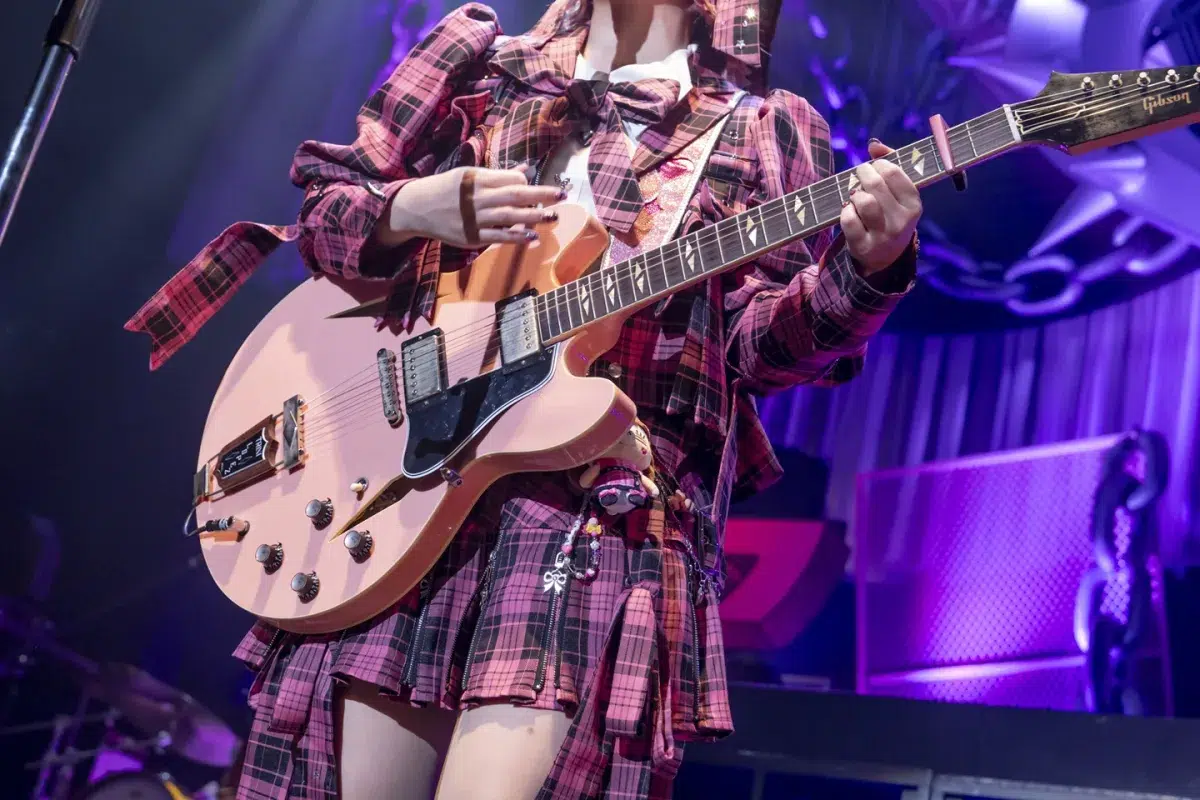 「5公演じゃ足りないよね」全公演即完のコレサワ初Zeppツアーファイナル!ロックスターの風格漂う極上ライブレポ✨ 12 「5公演じゃ足りないよね」全公演即完のコレサワ初Zeppツアーファイナル!ロックスターの風格漂う極上ライブレポ✨