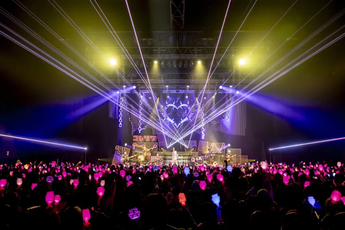 「5公演じゃ足りないよね」全公演即完のコレサワ初Zeppツアーファイナル!ロックスターの風格漂う極上ライブレポ✨ 13 「5公演じゃ足りないよね」全公演即完のコレサワ初Zeppツアーファイナル!ロックスターの風格漂う極上ライブレポ✨